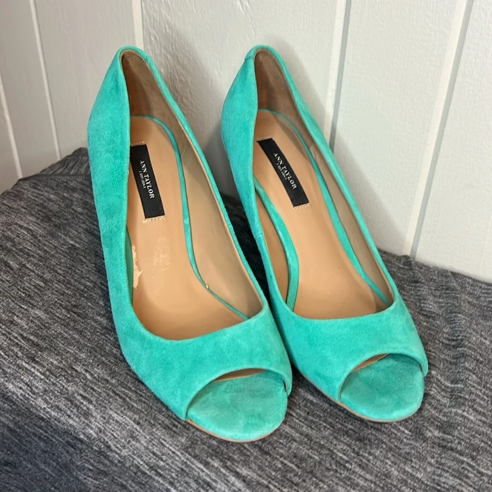 Ann Taylor Open Toe Wedge - Picture 2 of 9